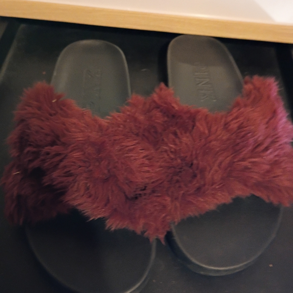 Pink Women's Fuzzy Burgundy Slides